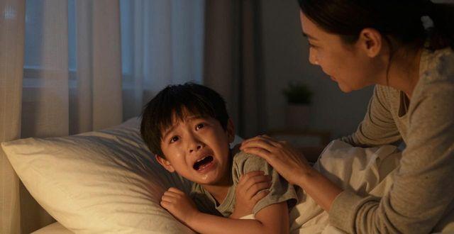 睡着婴儿突然大哭_婴儿睡着了突然哭是怎么回事_婴儿睡着突然哭了起来